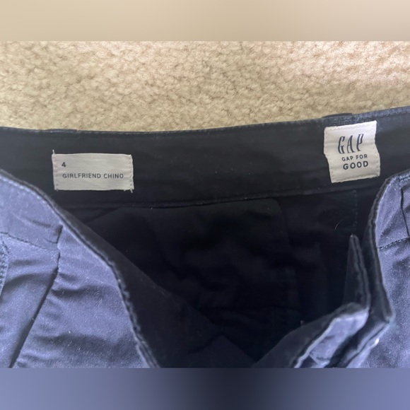 Gap pants size 4 girlfriend chino - Picture 3 of 3